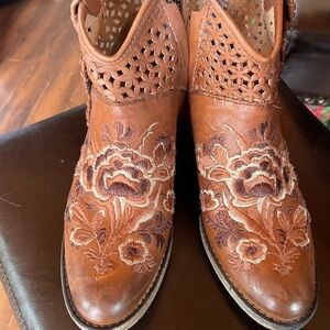 Circle G Floral Embroidered Tan Ankle Boots